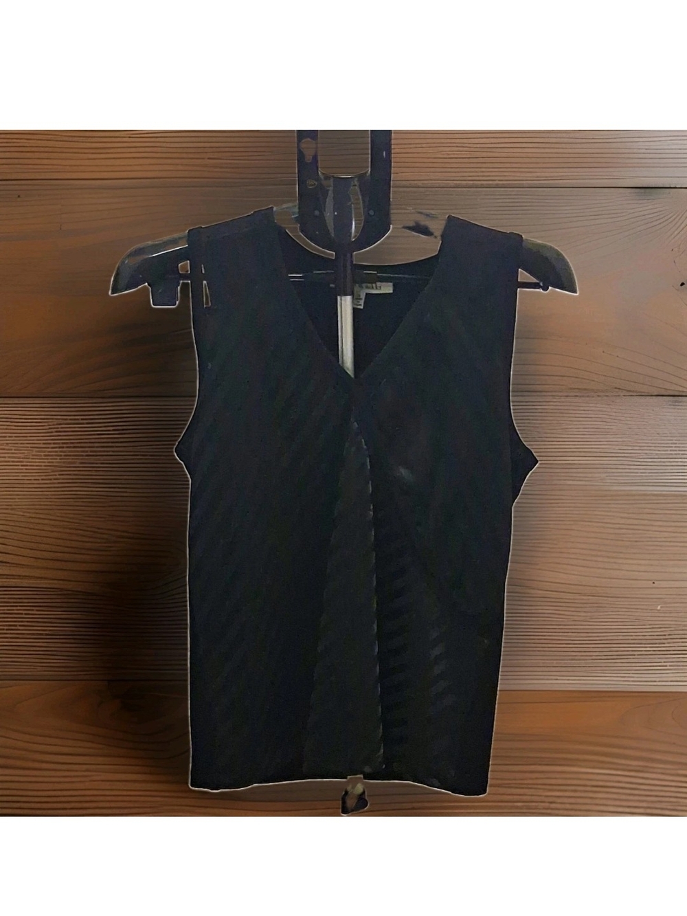Robbi & Nikki by Robert Rodriguez Black V-Neck Sleeveless Tank